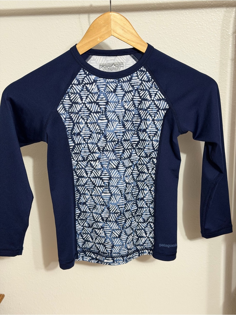 Boys Youth Small 7-8 Blue Geometric Patagonia Long-Sleeved Silkweight Shirt